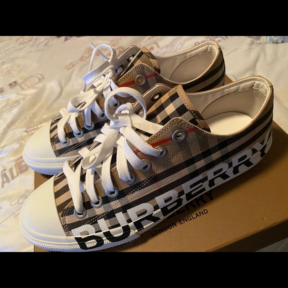 Burberry shoes - Picture 4 of 4